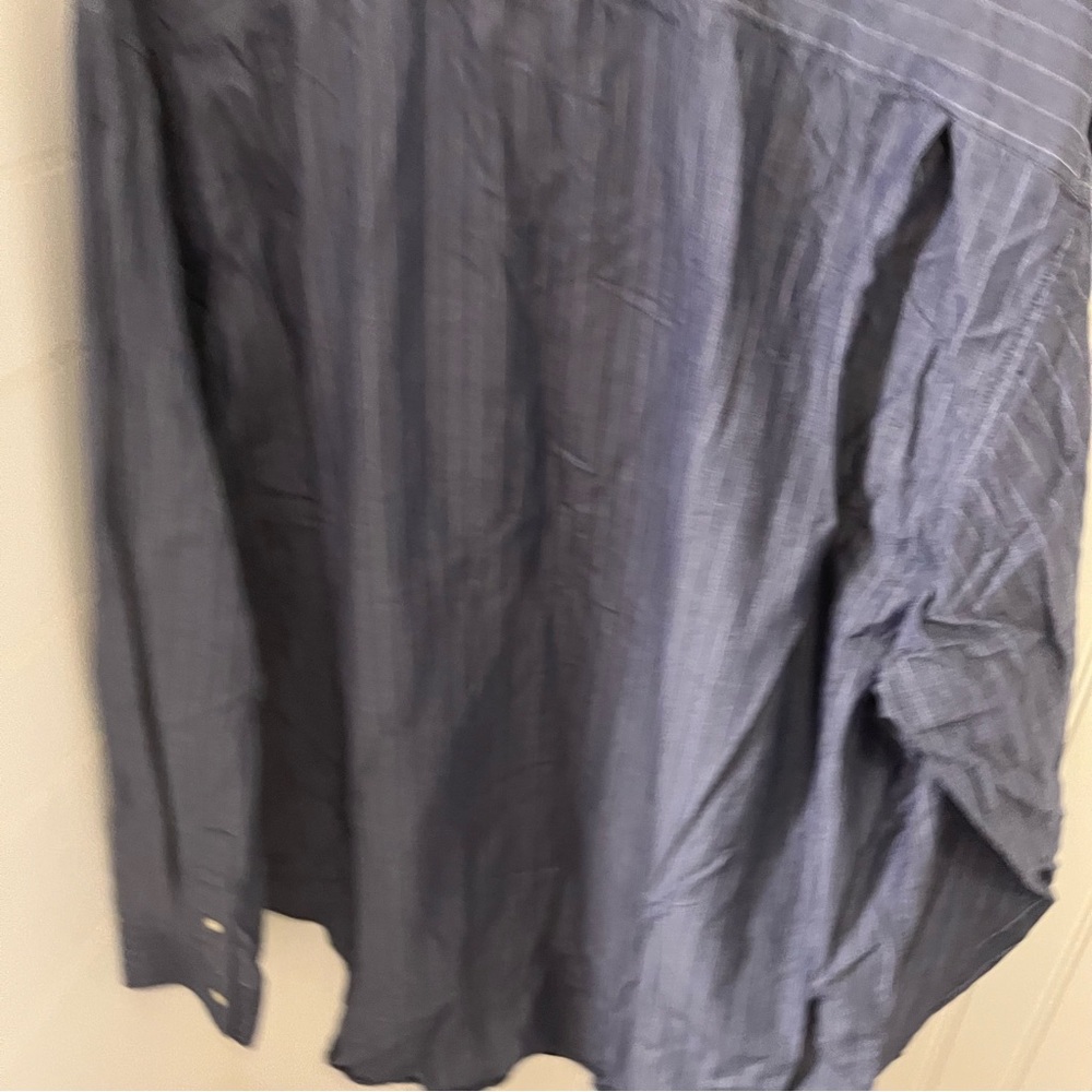 Blue with white pine stripes gap dress shirt - Picture 4 of 4